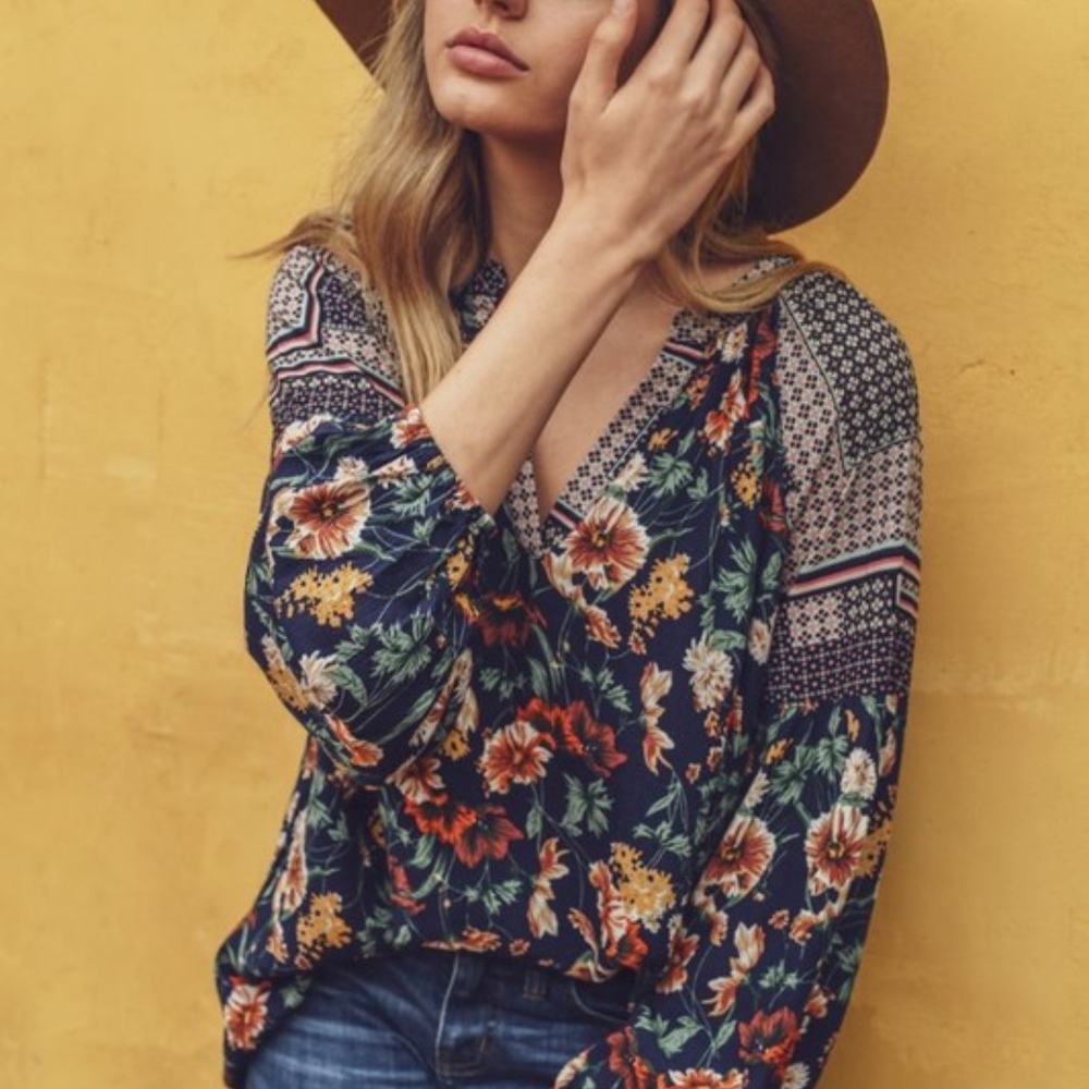 NWT Floral Bubble Sleeve top - Picture 3 of 8